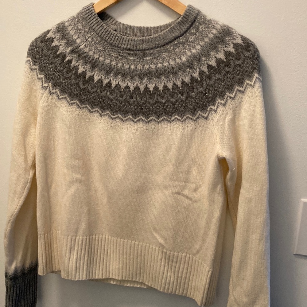 Vineyard Vines fair isle sweater in cream and grays. Size XS